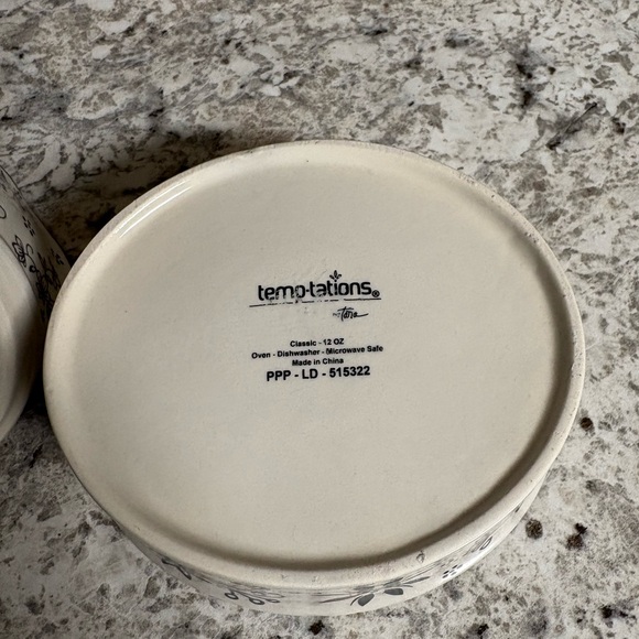 Temp-Tations Floral Chicken Covered Dish - Red, Black, White - Picture 7 of 9